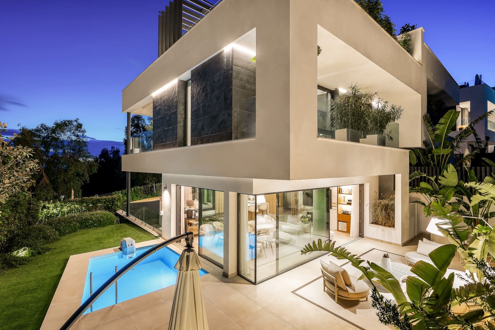 4 bedroom Semi-detached Villa for sale in Marbella with pool garage - € 3,500,000 (Ref: 9245817)