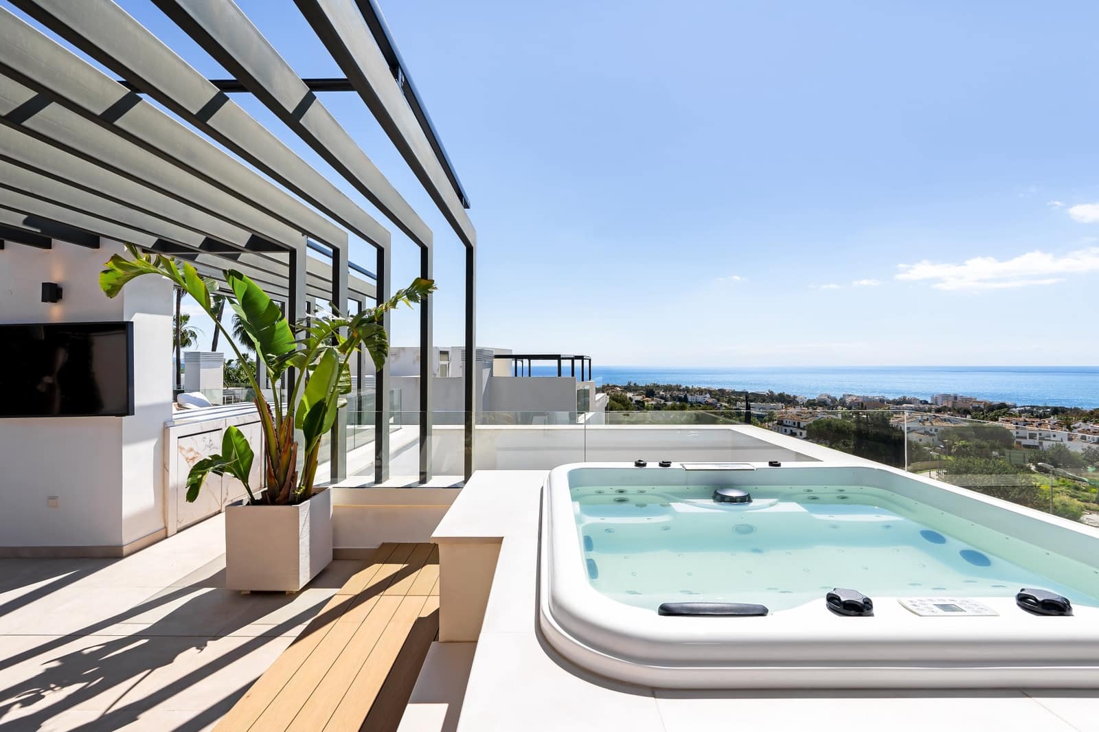 4 bedroom Semi-detached Villa for sale in Marbella with pool garage - € 3,500,000 (Ref: 9245817)