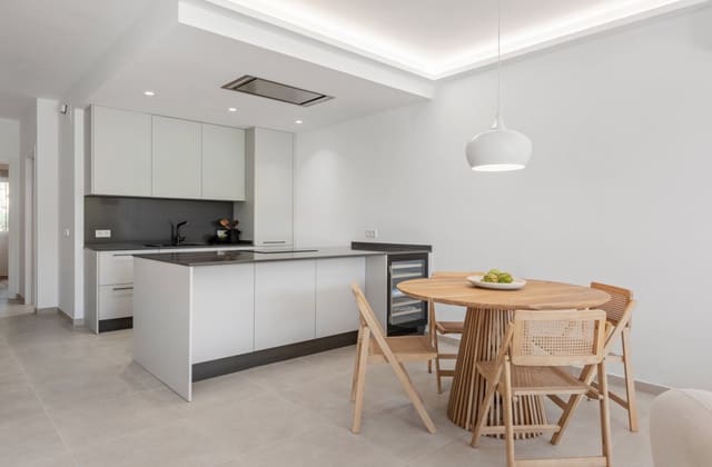 3 makuuhuone Omakotitalo myytävänä paikassa Marbella mukana uima-altaan 
autotalli - 775 000 € (Ref: 9245818)