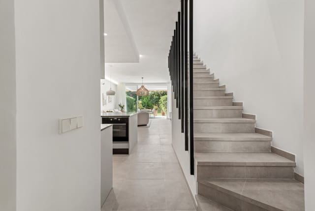 3 sovrum Hus till salu i Marbella med pool garage - 775 000 € (Ref: 9245818)