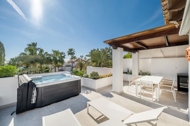 3 soveværelse Penthouse til salg i Puerto Banus, Marbella med swimmingpool garage - € 2.950.000 (Ref: 9245821)