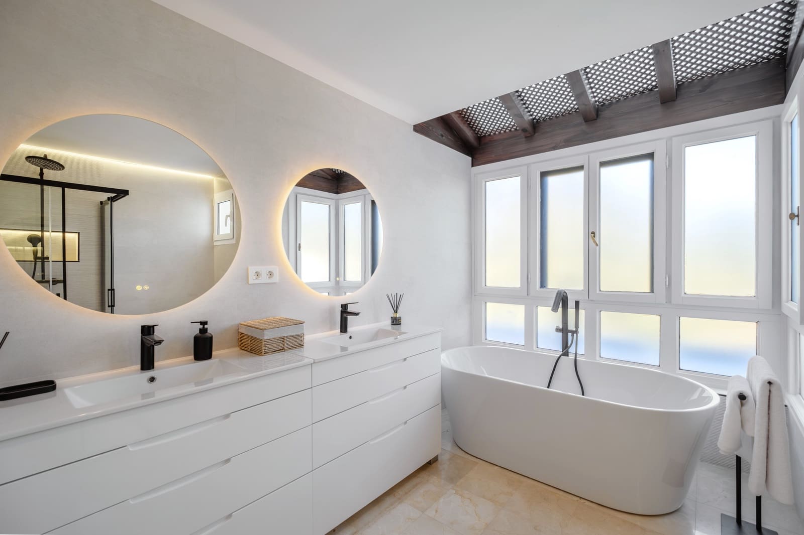 3 bedroom Penthouse for sale in Puerto Banus with pool garage - € 2,950,000 (Ref: 9245821)