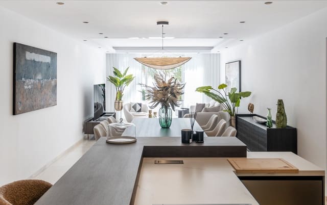 3 soveværelse Penthouse til salg i Puerto Banus, Marbella med swimmingpool garage - € 2.950.000 (Ref: 9245821)