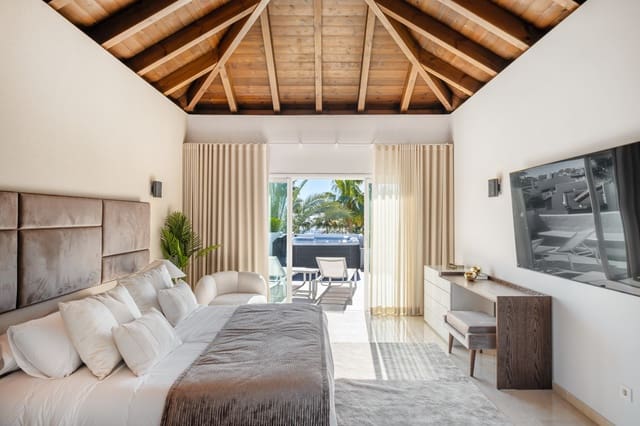 3 soveværelse Penthouse til salg i Puerto Banus, Marbella med swimmingpool garage - € 2.950.000 (Ref: 9245821)
