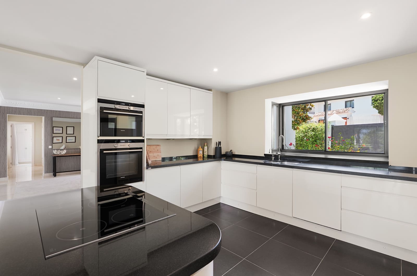 4 makuuhuone Huvila myytävänä paikassa Marbella mukana uima-altaan 
autotalli - 3 250 000 € (Ref: 9245822)