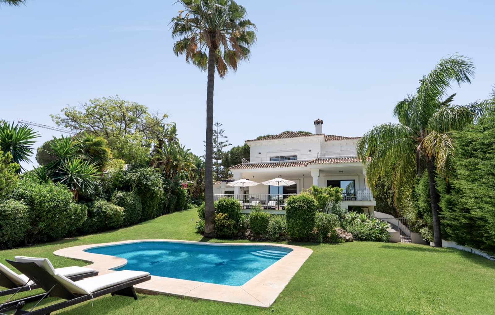 4 makuuhuone Huvila myytävänä paikassa Marbella mukana uima-altaan 
autotalli - 3 250 000 € (Ref: 9245822)