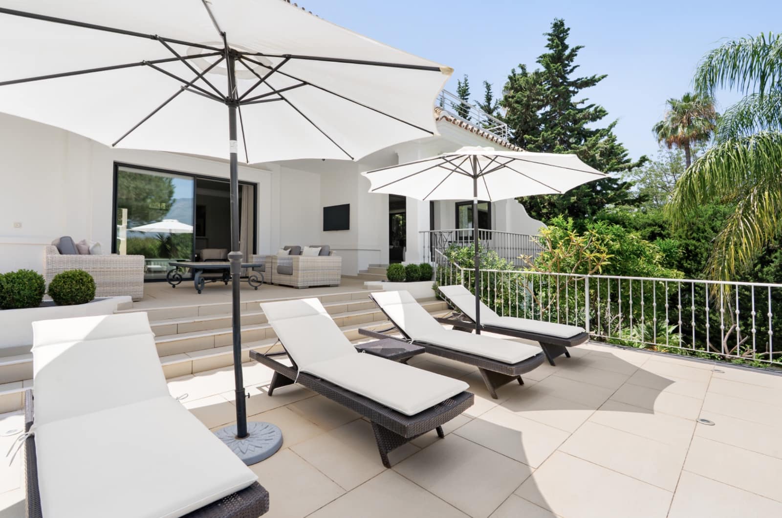 4 makuuhuone Huvila myytävänä paikassa Marbella mukana uima-altaan 
autotalli - 3 250 000 € (Ref: 9245822)