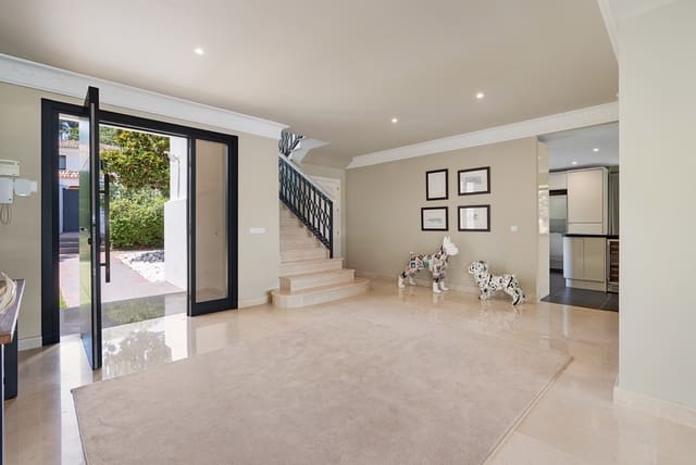 4 makuuhuone Huvila myytävänä paikassa Marbella mukana uima-altaan 
autotalli - 3 250 000 € (Ref: 9245822)