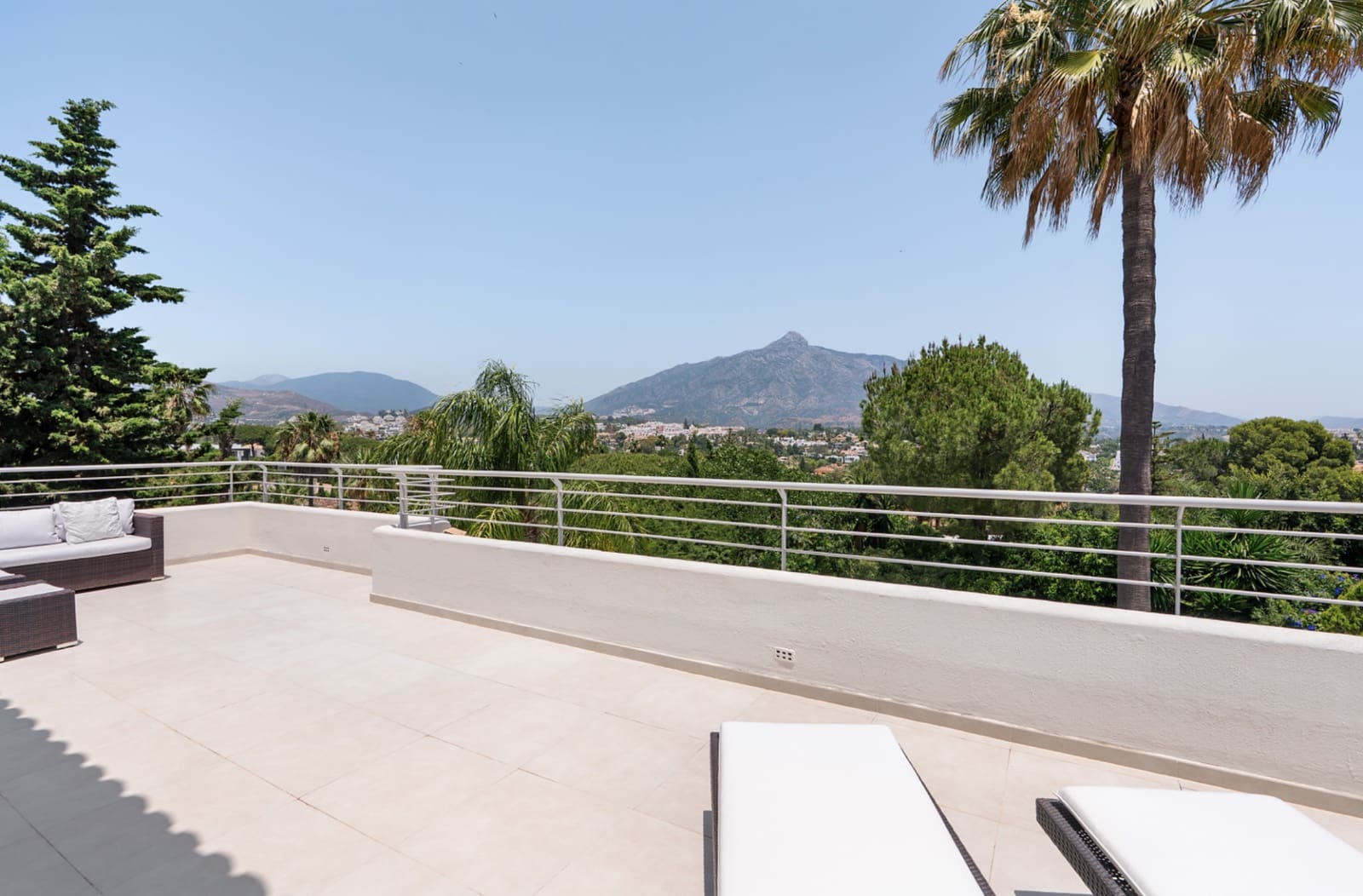 4 makuuhuone Huvila myytävänä paikassa Marbella mukana uima-altaan 
autotalli - 3 250 000 € (Ref: 9245822)