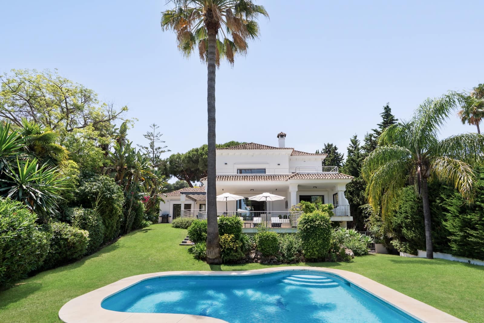 4 makuuhuone Huvila myytävänä paikassa Marbella mukana uima-altaan 
autotalli - 3 250 000 € (Ref: 9245822)