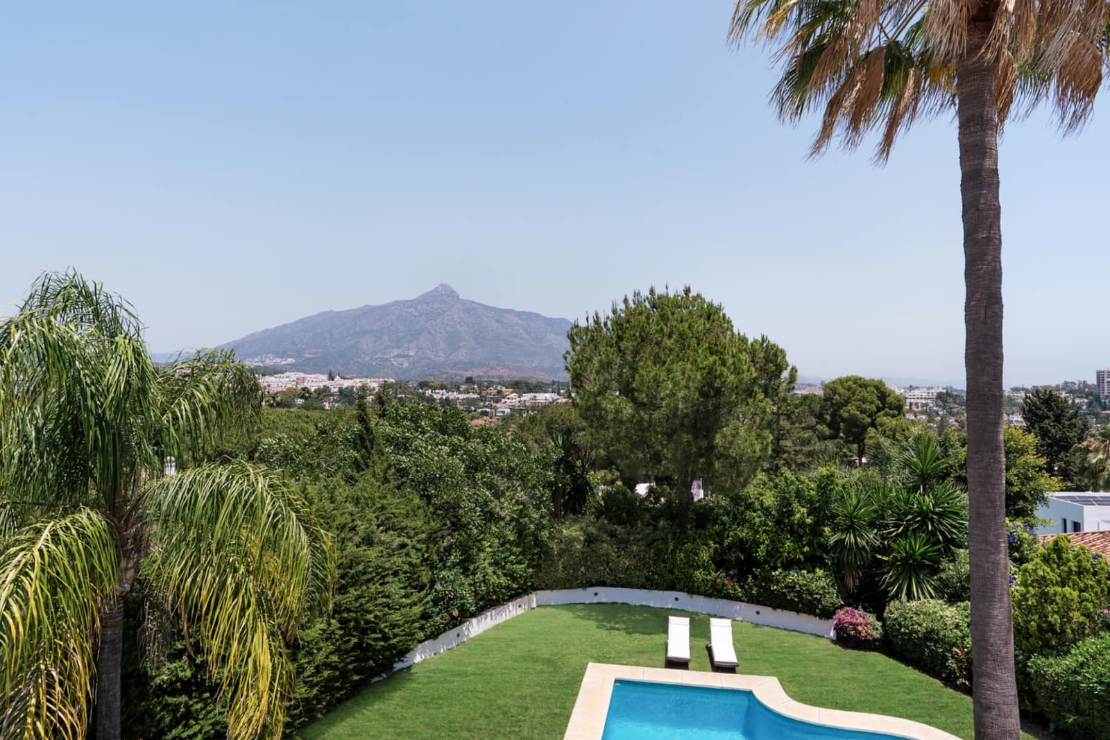 4 makuuhuone Huvila myytävänä paikassa Marbella mukana uima-altaan 
autotalli - 3 250 000 € (Ref: 9245822)