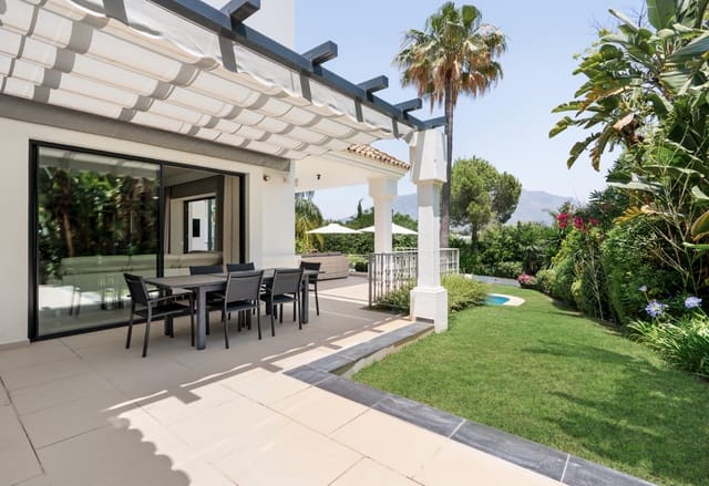 4 makuuhuone Huvila myytävänä paikassa Marbella mukana uima-altaan 
autotalli - 3 250 000 € (Ref: 9245822)