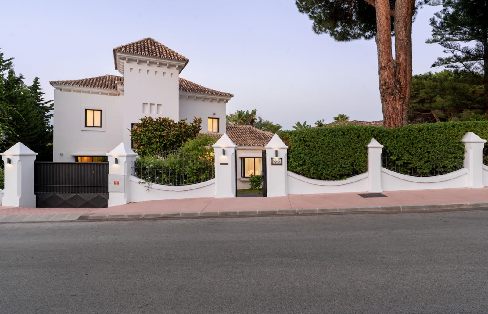 4 soverom Villa til salgs i Marbella med svømmebasseng garasje - € 3 250 000 (Ref: 9245822)