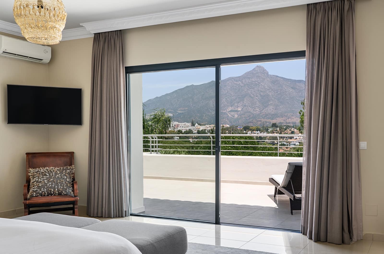 4 soverom Villa til salgs i Marbella med svømmebasseng garasje - € 3 250 000 (Ref: 9245822)