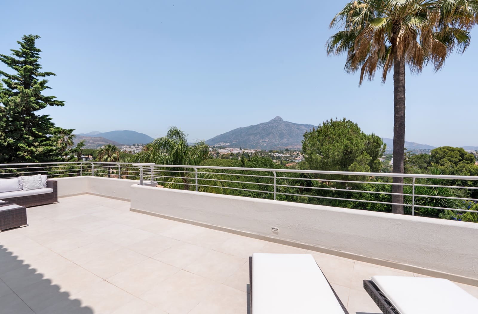 4 soverom Villa til salgs i Marbella med svømmebasseng garasje - € 3 250 000 (Ref: 9245822)