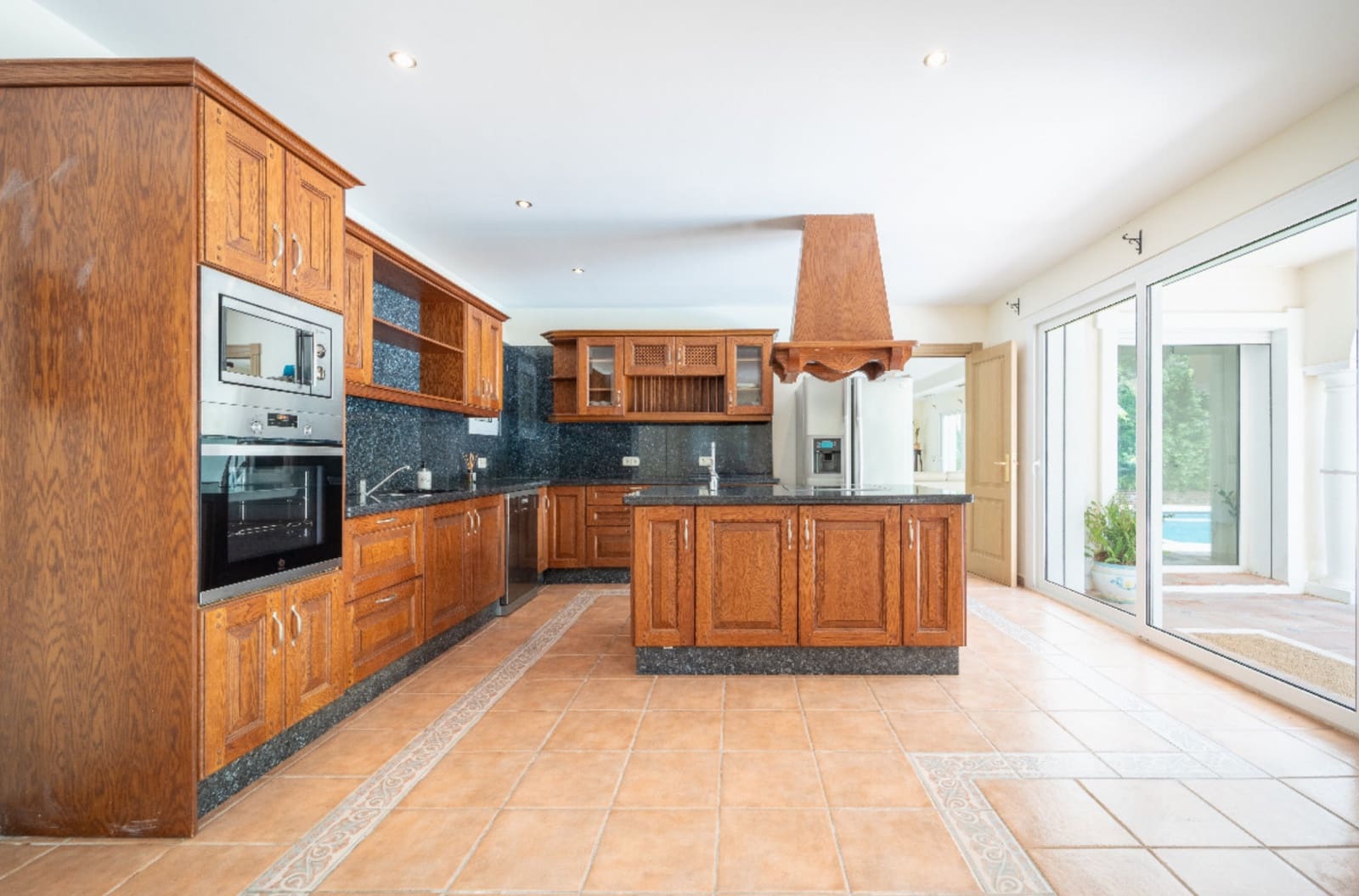 5 Zimmer Villa zu verkaufen in El Paraiso mit Pool Garage - 2.390.000 € (Ref: 9245826)