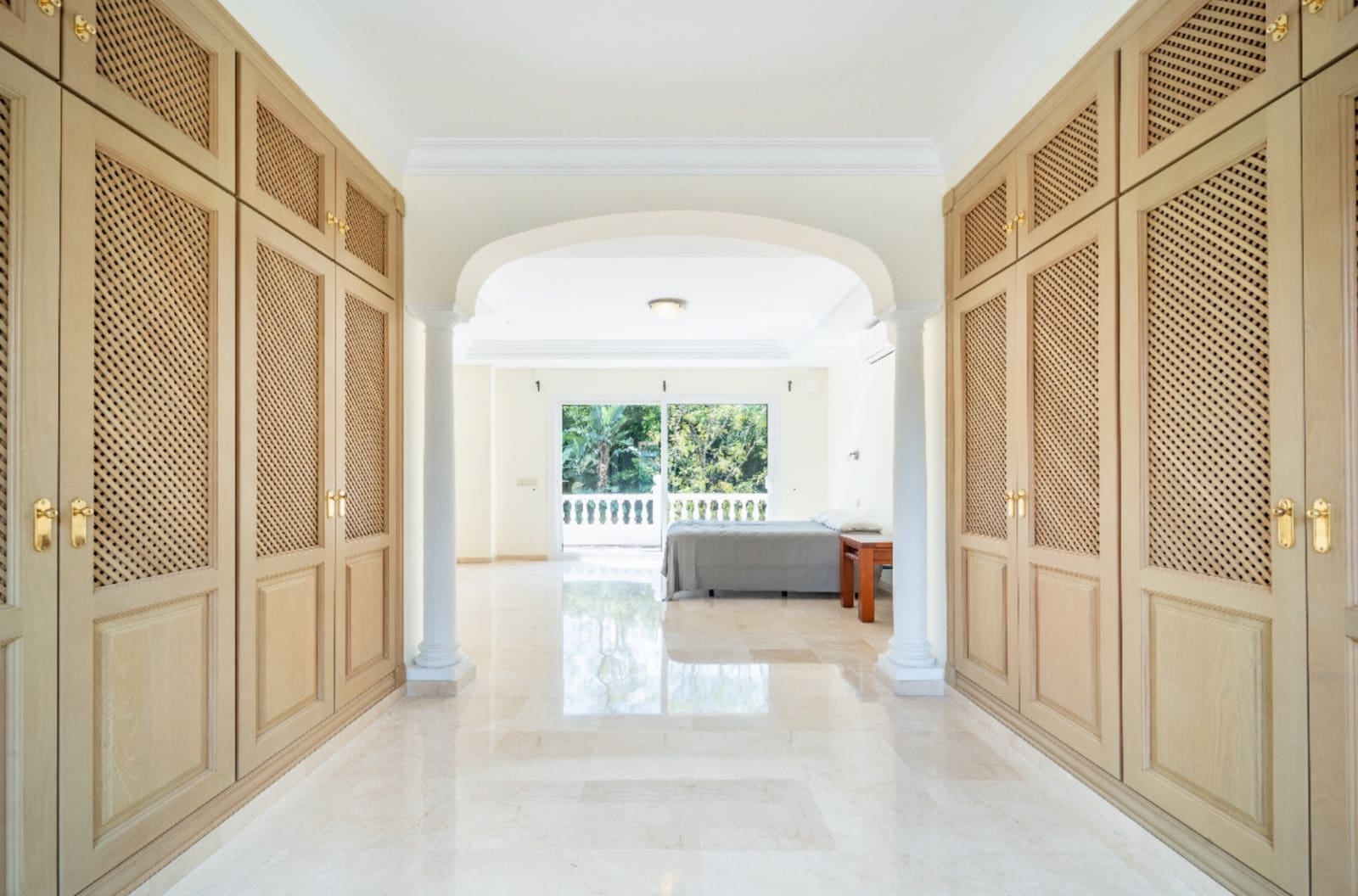 5 Zimmer Villa zu verkaufen in El Paraiso mit Pool Garage - 2.390.000 € (Ref: 9245826)