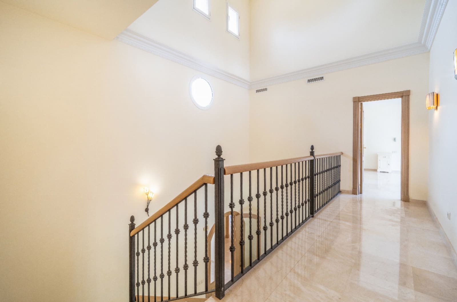 5 Zimmer Villa zu verkaufen in El Paraiso mit Pool Garage - 2.390.000 € (Ref: 9245826)