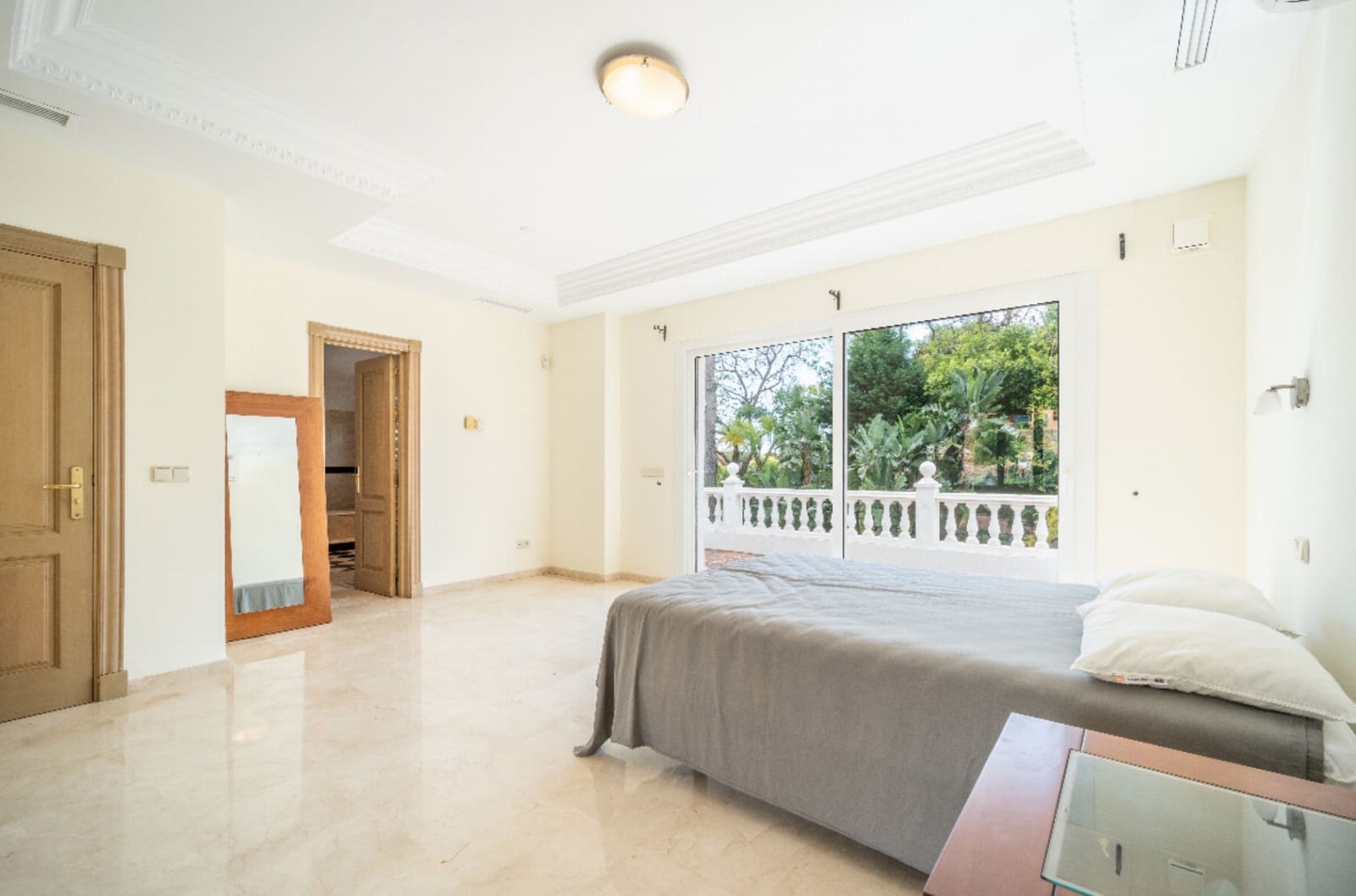 5 Zimmer Villa zu verkaufen in El Paraiso mit Pool Garage - 2.390.000 € (Ref: 9245826)