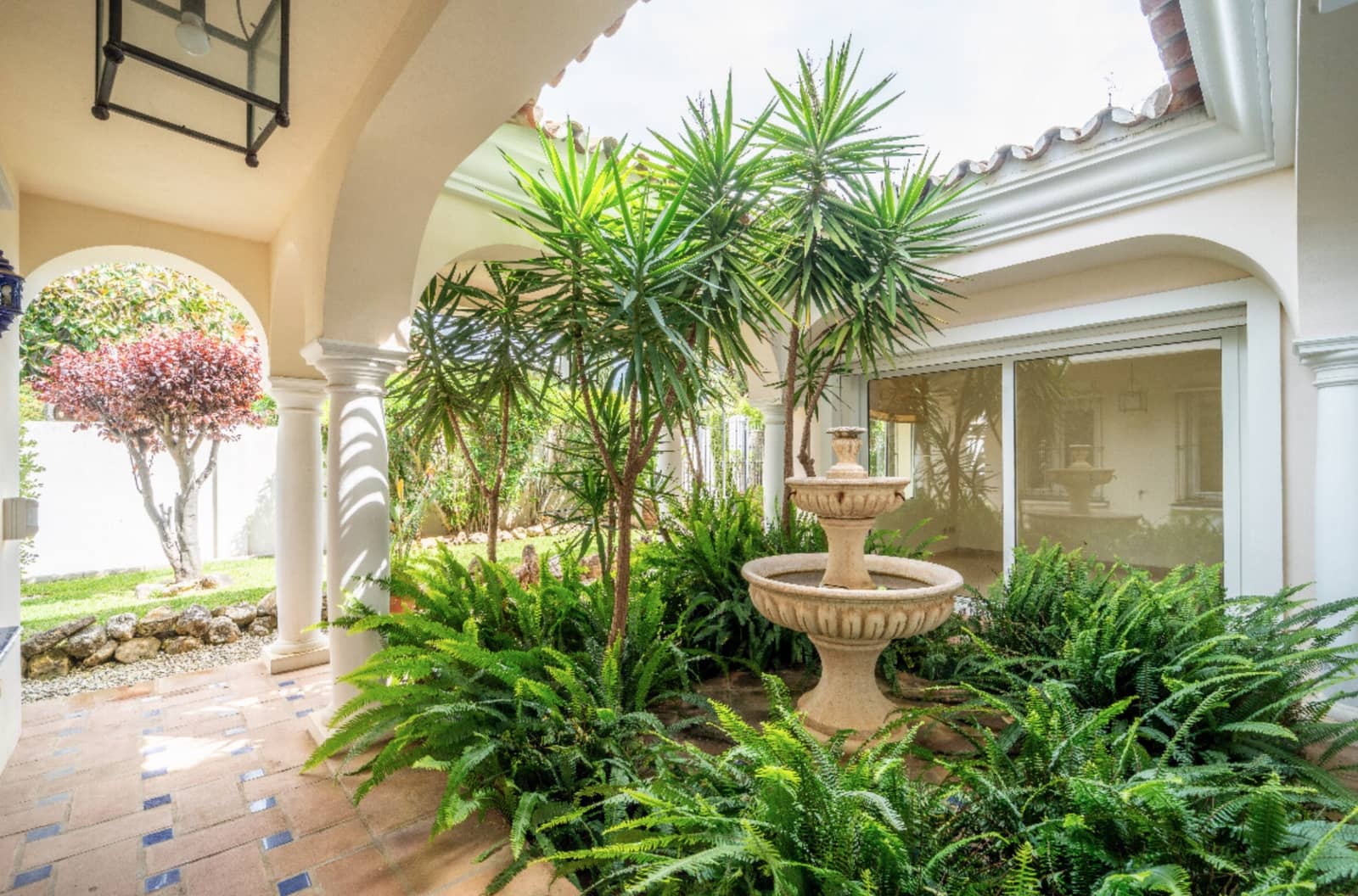 5 Zimmer Villa zu verkaufen in El Paraiso mit Pool Garage - 2.390.000 € (Ref: 9245826)