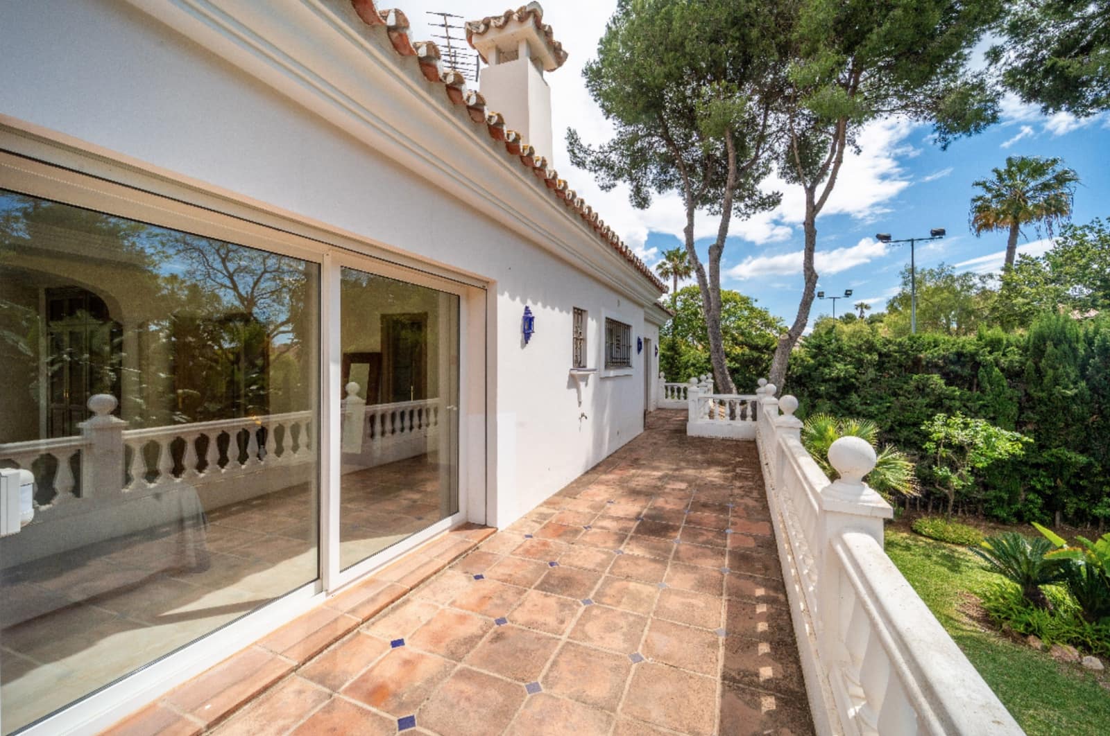 5 Zimmer Villa zu verkaufen in El Paraiso mit Pool Garage - 2.390.000 € (Ref: 9245826)