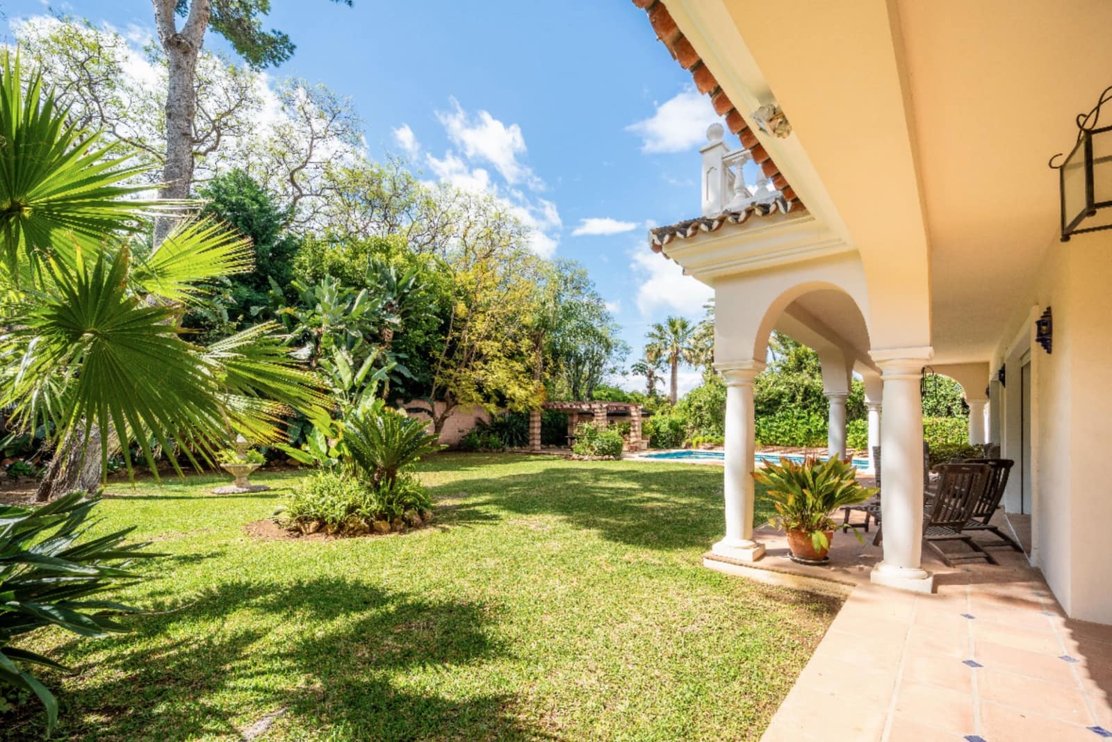 5 Zimmer Villa zu verkaufen in El Paraiso mit Pool Garage - 2.390.000 € (Ref: 9245826)