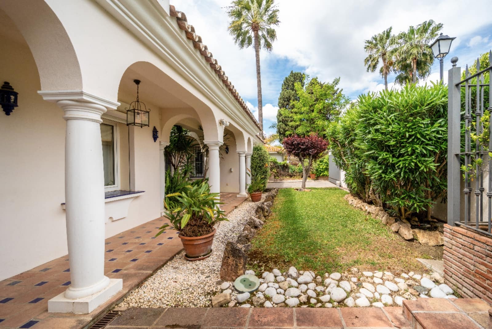 5 Zimmer Villa zu verkaufen in El Paraiso mit Pool Garage - 2.390.000 € (Ref: 9245826)