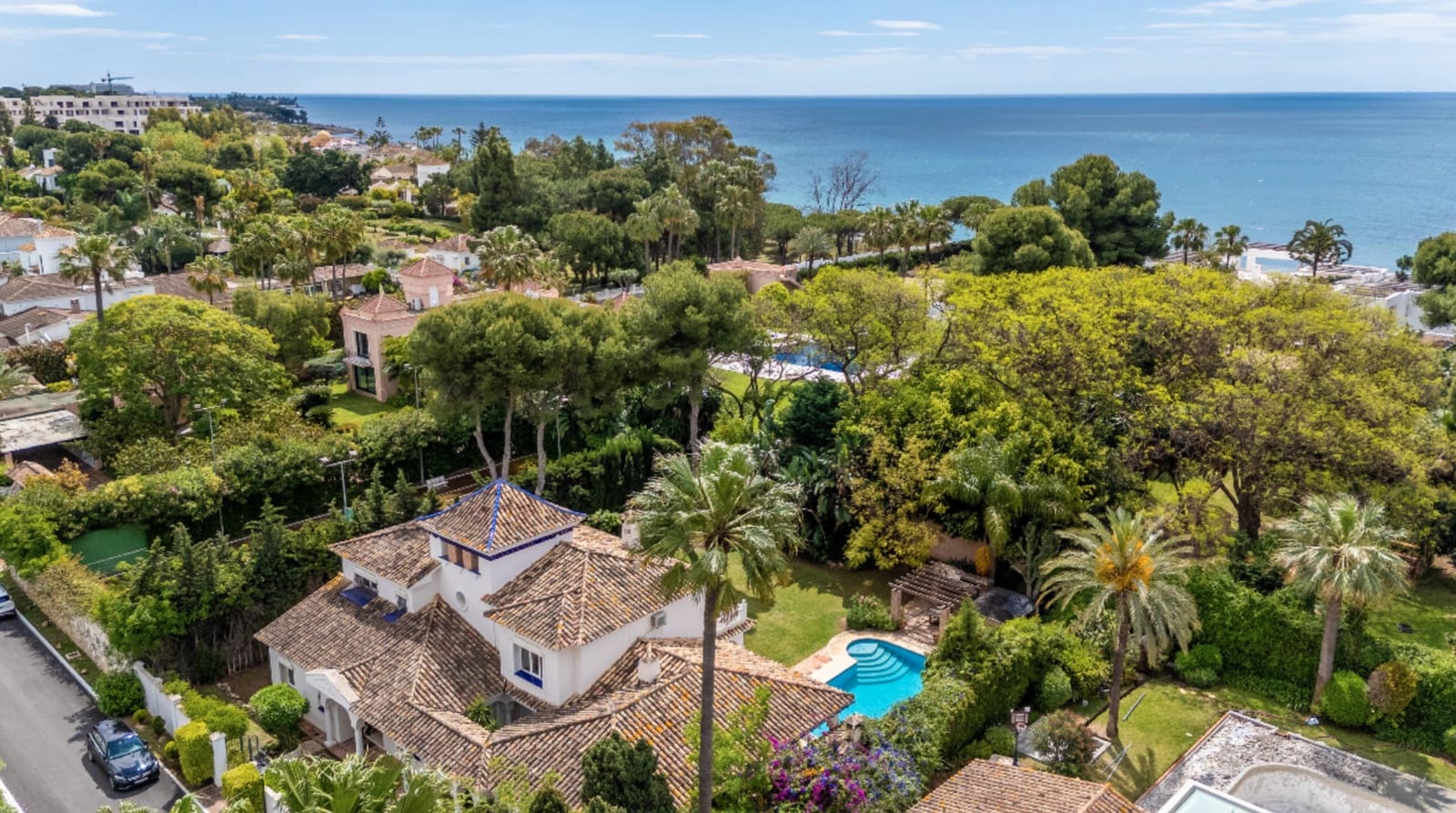 5 Zimmer Villa zu verkaufen in El Paraiso mit Pool Garage - 2.390.000 € (Ref: 9245826)