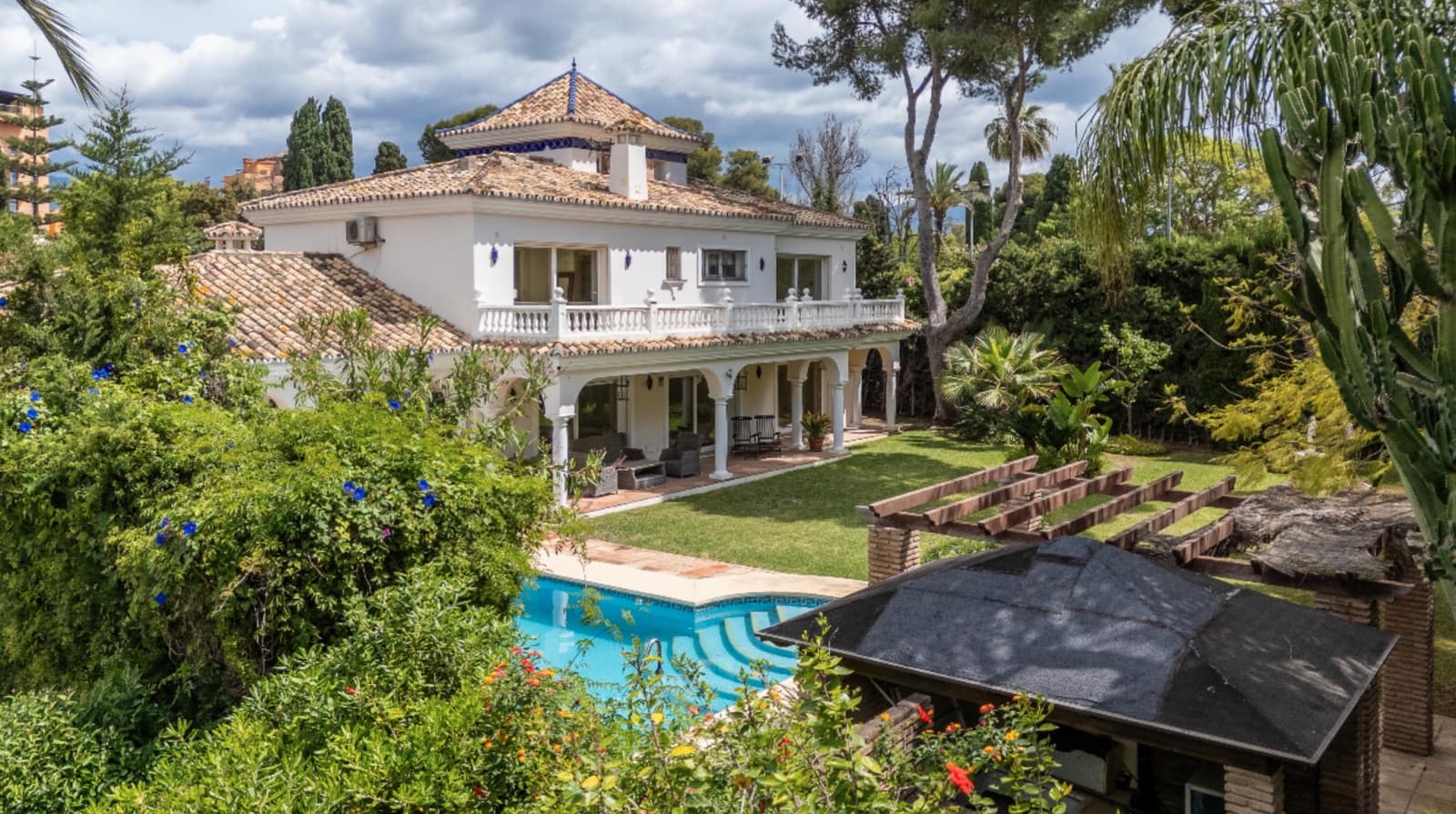 5 Zimmer Villa zu verkaufen in El Paraiso mit Pool Garage - 2.390.000 € (Ref: 9245826)