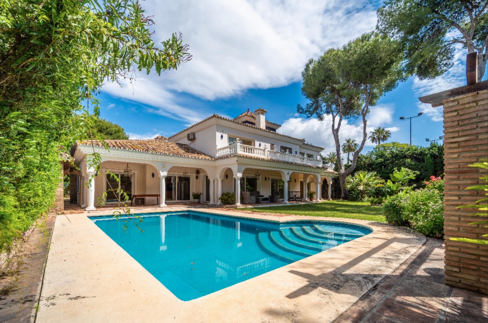 5 Zimmer Villa zu verkaufen in El Paraiso mit Pool Garage - 2.390.000 € (Ref: 9245826)