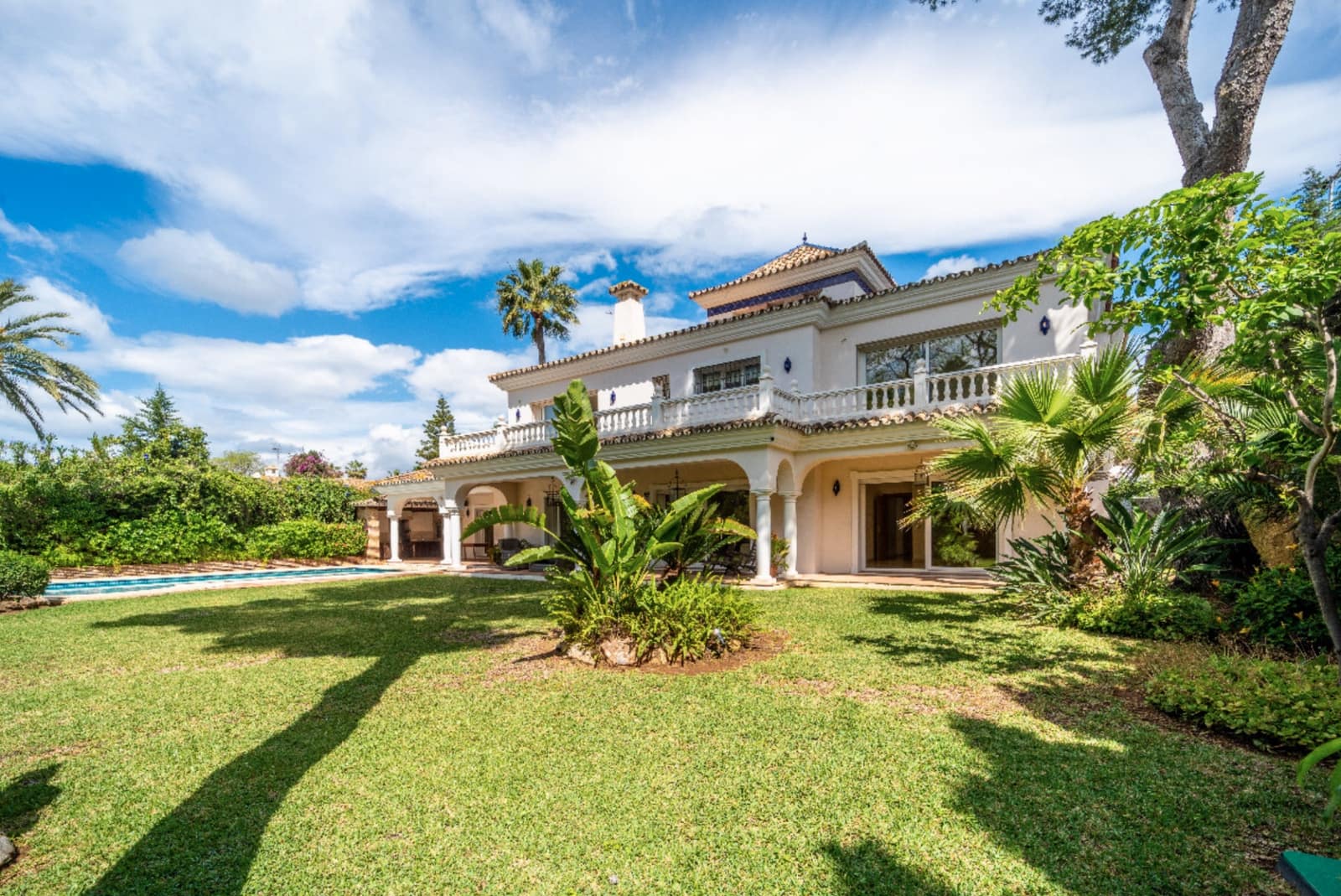 5 Zimmer Villa zu verkaufen in El Paraiso mit Pool Garage - 2.390.000 € (Ref: 9245826)