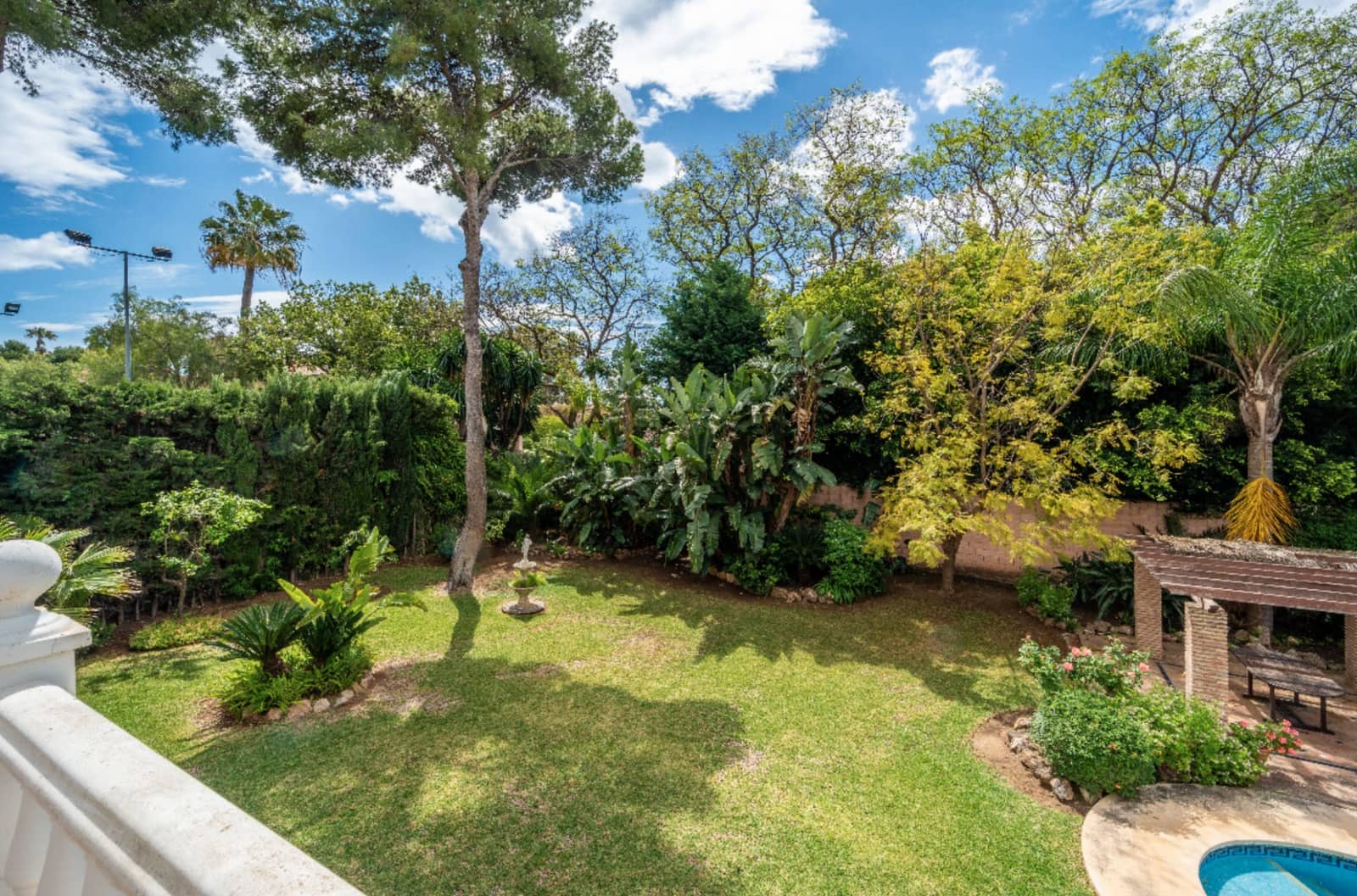 5 Zimmer Villa zu verkaufen in El Paraiso mit Pool Garage - 2.390.000 € (Ref: 9245826)