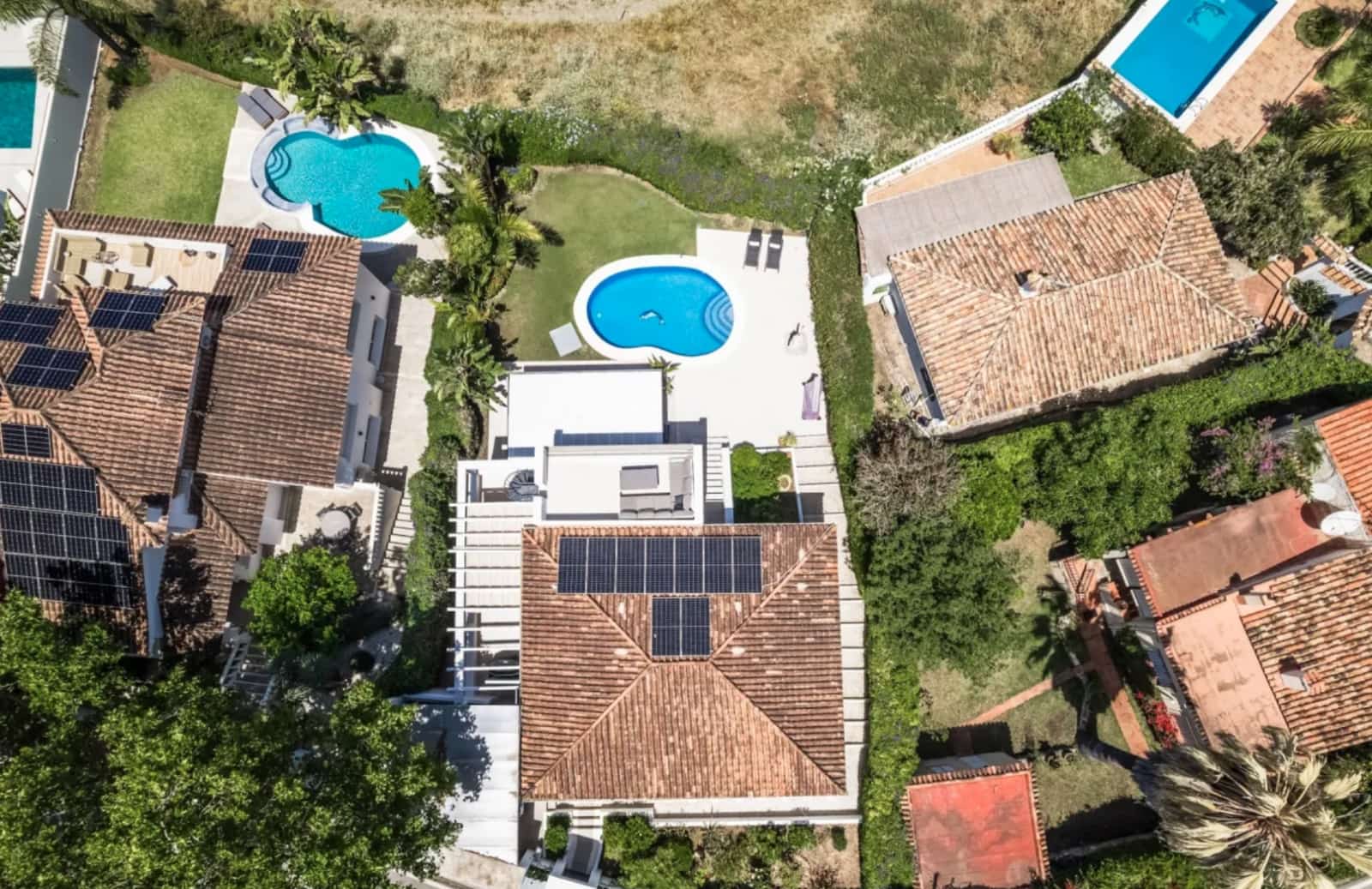 4 makuuhuone Huvila myytävänä paikassa Nueva Andalucia mukana uima-altaan 
autotalli - 2 100 000 € (Ref: 9245827)