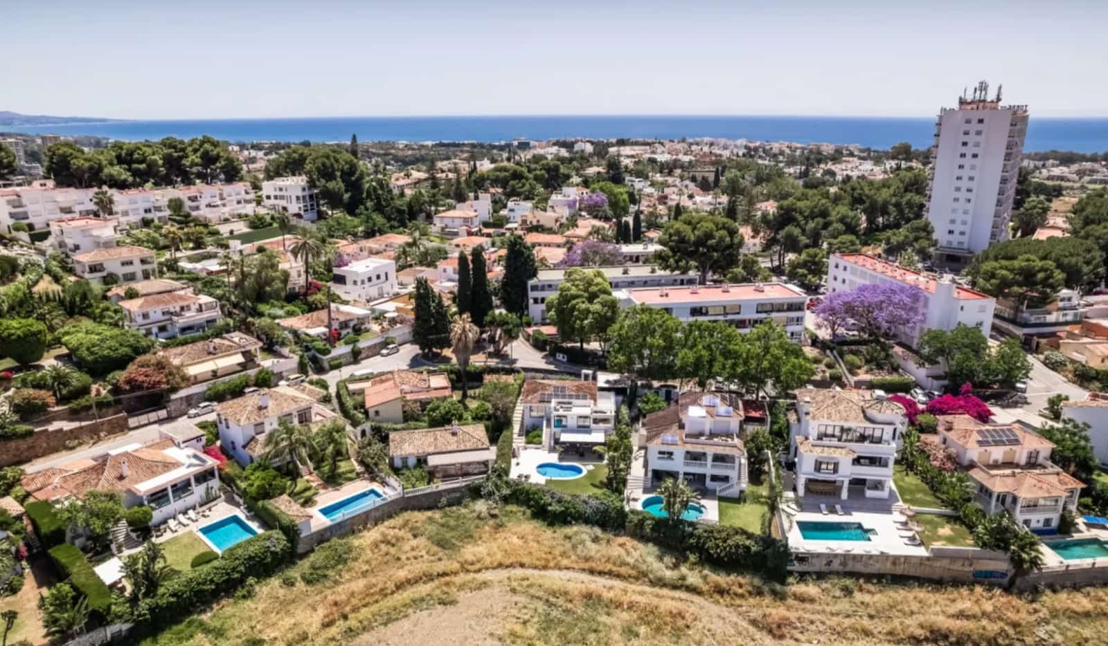 4 makuuhuone Huvila myytävänä paikassa Nueva Andalucia mukana uima-altaan 
autotalli - 2 100 000 € (Ref: 9245827)