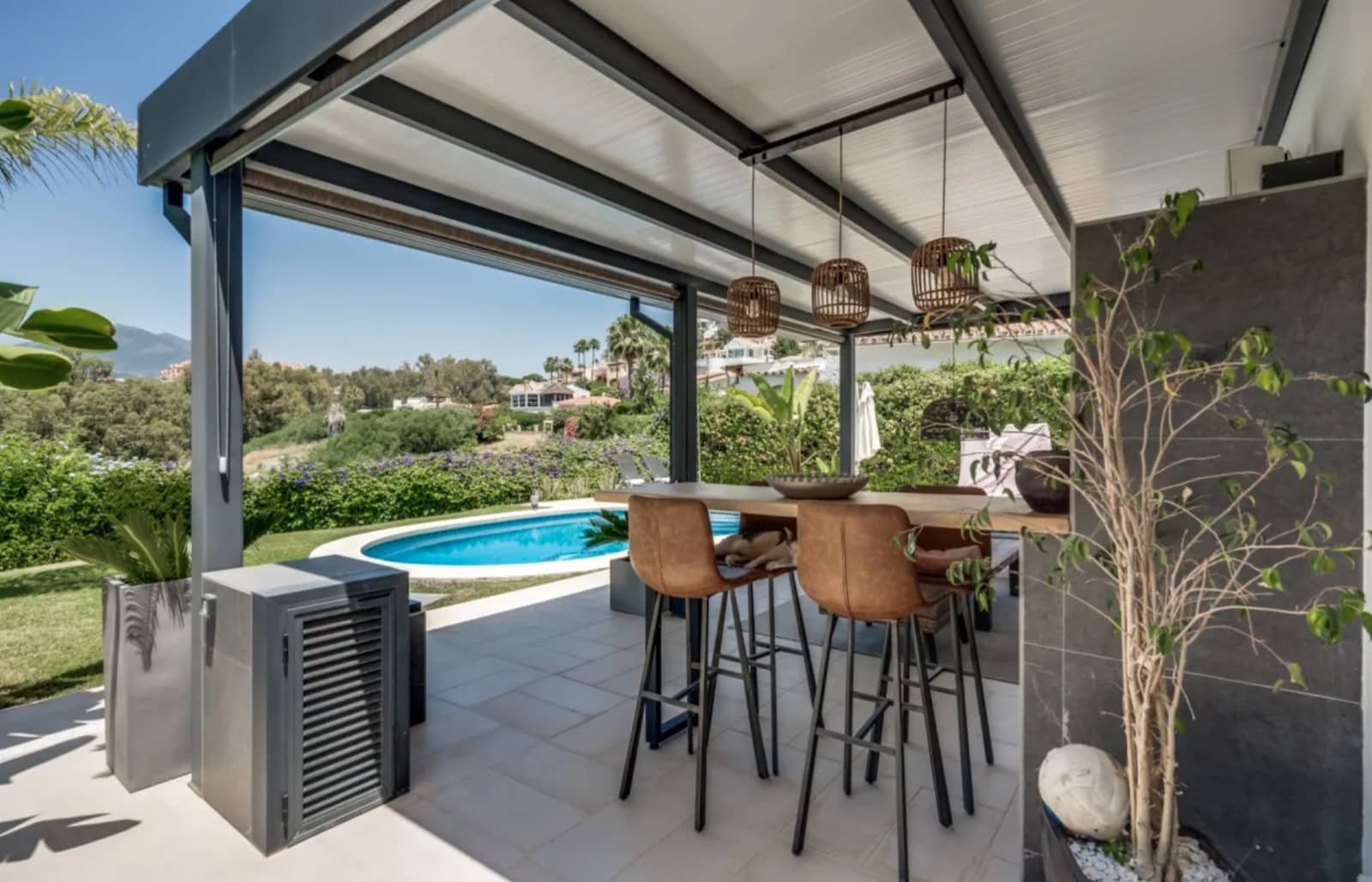 4 makuuhuone Huvila myytävänä paikassa Nueva Andalucia mukana uima-altaan 
autotalli - 2 100 000 € (Ref: 9245827)