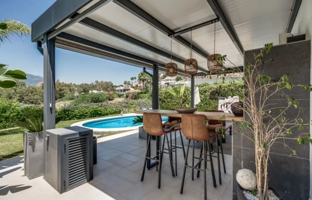 4 makuuhuone Huvila myytävänä paikassa Nueva Andalucia, Marbella mukana uima-altaan 
autotalli - 2 100 000 € (Ref: 9245827)