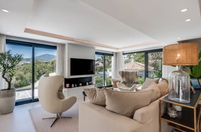 4 makuuhuone Huvila myytävänä paikassa Nueva Andalucia, Marbella mukana uima-altaan 
autotalli - 2 100 000 € (Ref: 9245827)