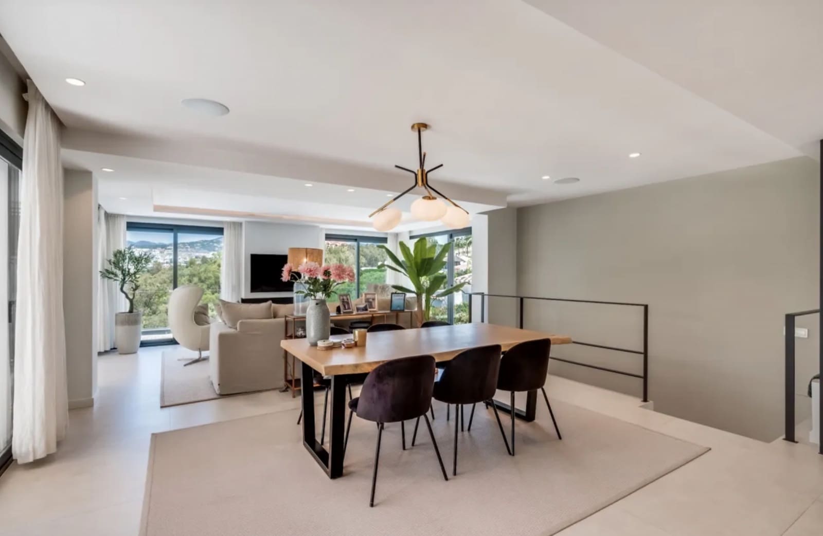 4 makuuhuone Huvila myytävänä paikassa Nueva Andalucia mukana uima-altaan 
autotalli - 2 100 000 € (Ref: 9245827)