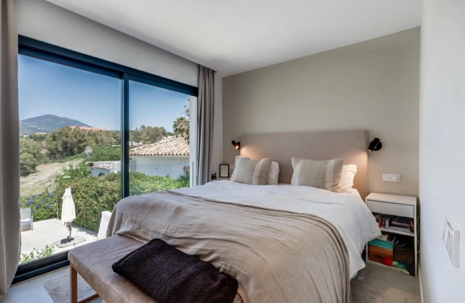 4 makuuhuone Huvila myytävänä paikassa Nueva Andalucia mukana uima-altaan 
autotalli - 2 100 000 € (Ref: 9245827)