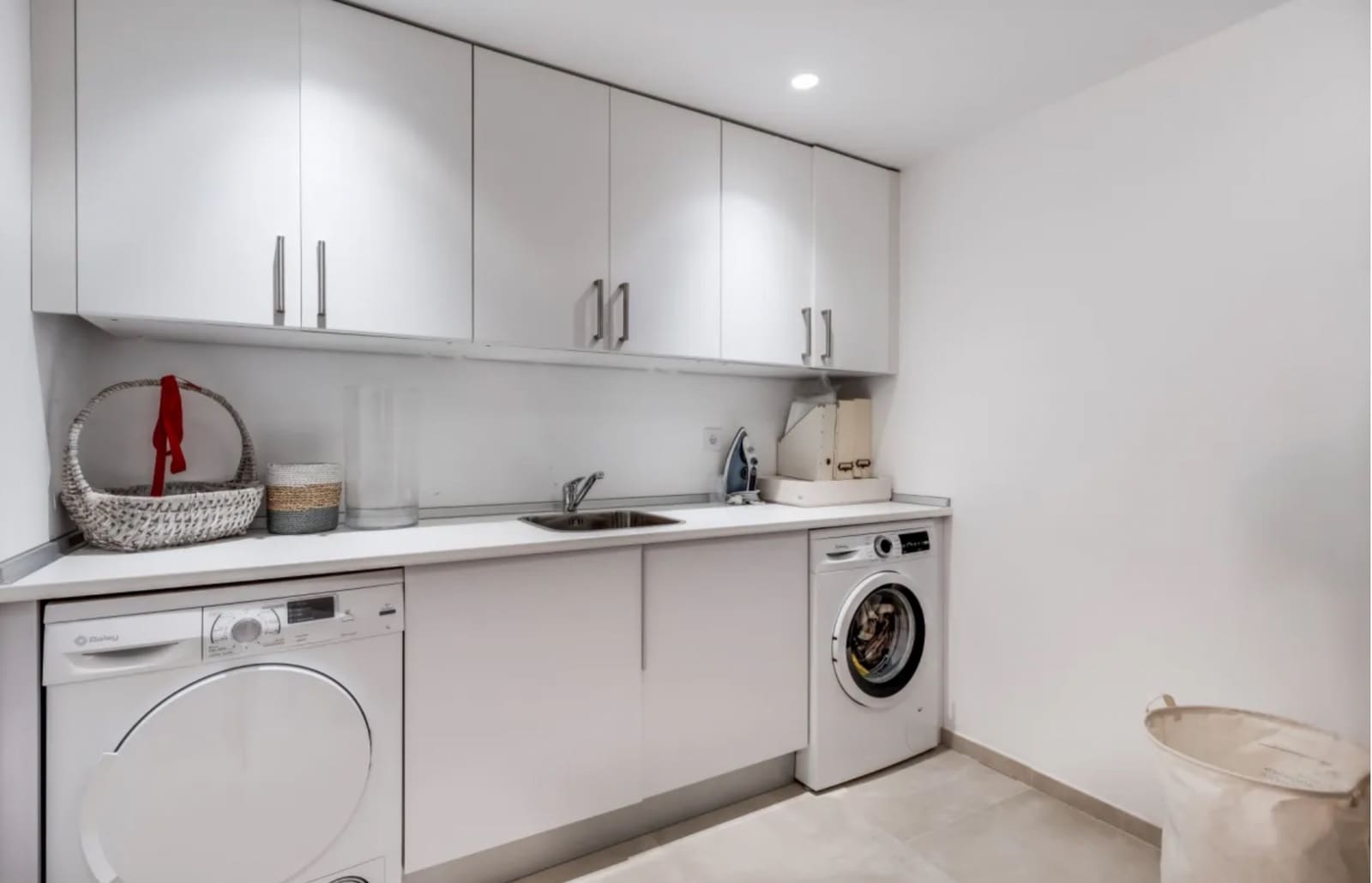 4 makuuhuone Huvila myytävänä paikassa Nueva Andalucia mukana uima-altaan 
autotalli - 2 100 000 € (Ref: 9245827)