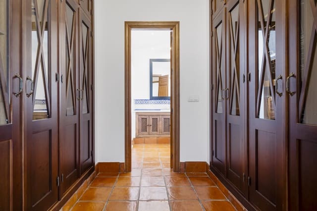 4 soverom Kjedet enebolig til salgs i San Pedro de Alcantara, Marbella med svømmebasseng garasje - € 949 000 (Ref: 9245829)