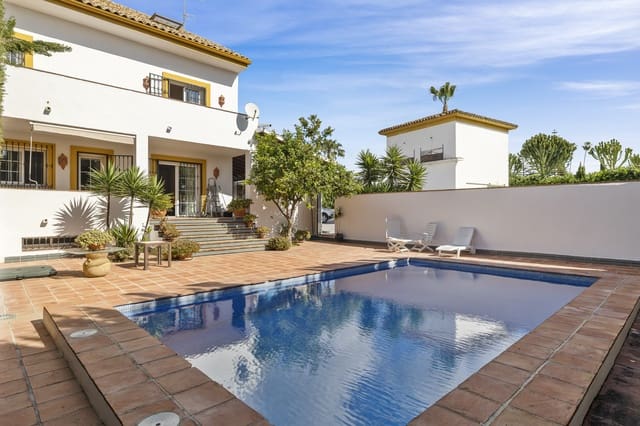 4 soveværelse Semi-Rækkehus til salg i San Pedro de Alcantara, Marbella med swimmingpool garage - € 949.000 (Ref: 9245829)