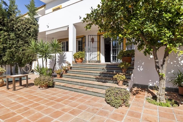 4 soveværelse Semi-Rækkehus til salg i San Pedro de Alcantara, Marbella med swimmingpool garage - € 949.000 (Ref: 9245829)