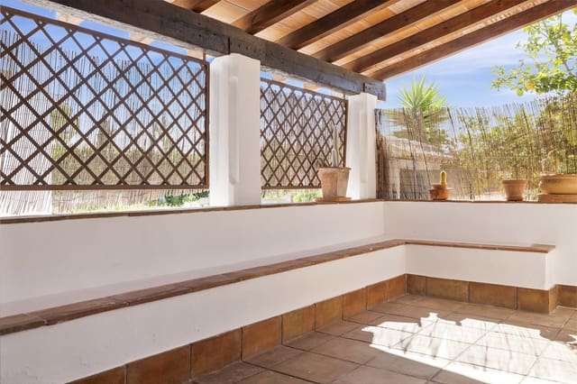 4 soveværelse Semi-Rækkehus til salg i San Pedro de Alcantara, Marbella med swimmingpool garage - € 949.000 (Ref: 9245829)