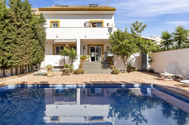 4 soveværelse Semi-Rækkehus til salg i San Pedro de Alcantara, Marbella med swimmingpool garage - € 949.000 (Ref: 9245829)