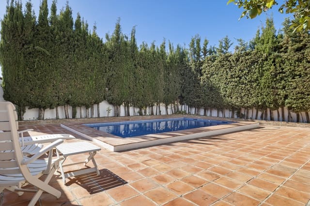 4 soveværelse Semi-Rækkehus til salg i San Pedro de Alcantara, Marbella med swimmingpool garage - € 949.000 (Ref: 9245829)