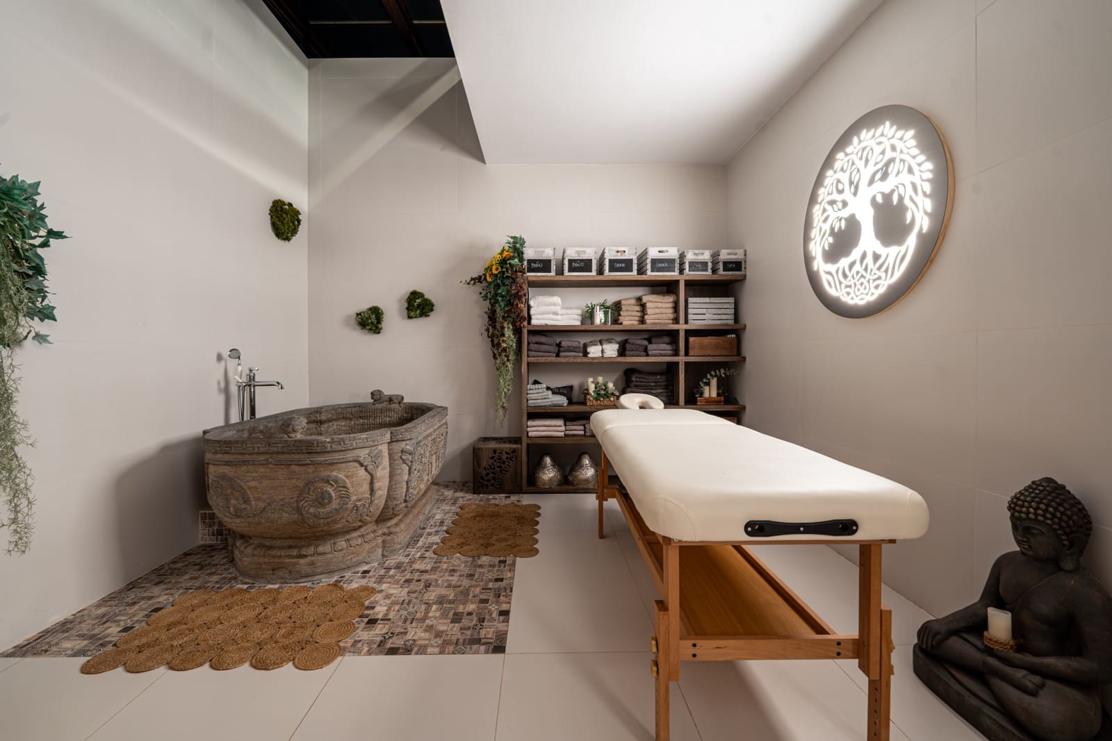 5 bedroom Villa for sale in Benahavis with pool garage - € 3,950,000 (Ref: 9245832)