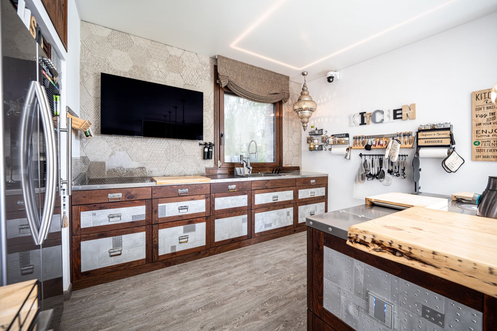 5 bedroom Villa for sale in Benahavis with pool garage - € 3,950,000 (Ref: 9245832)