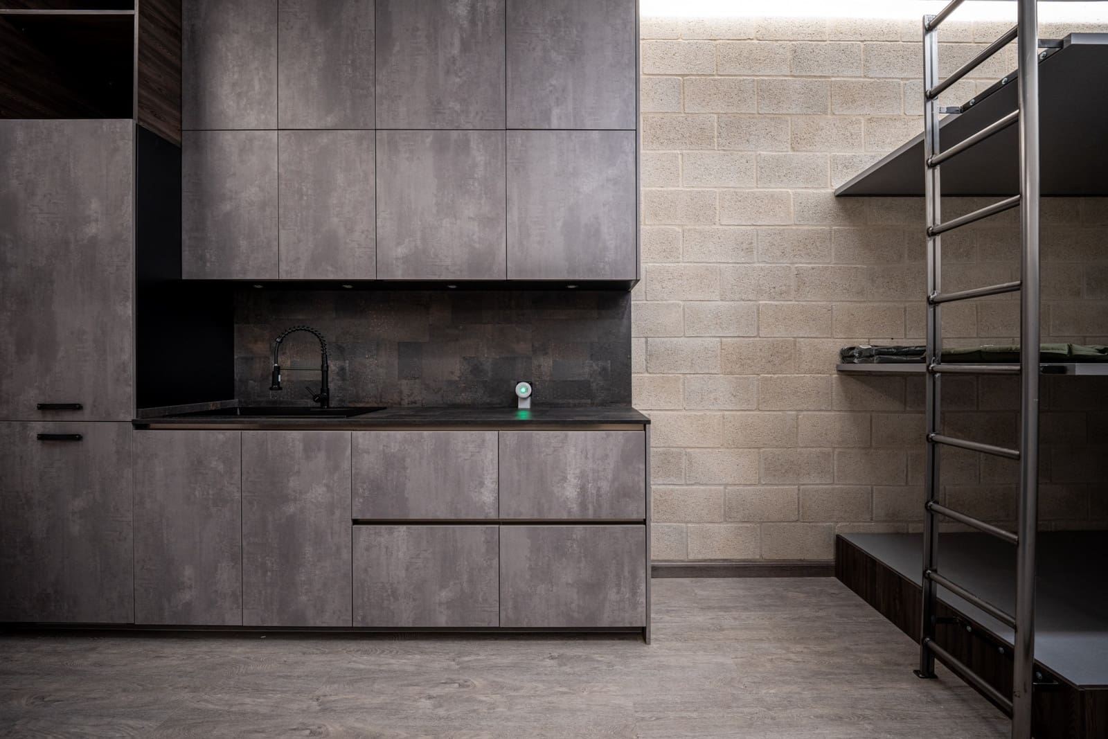 5 bedroom Villa for sale in Benahavis with pool garage - € 3,950,000 (Ref: 9245832)