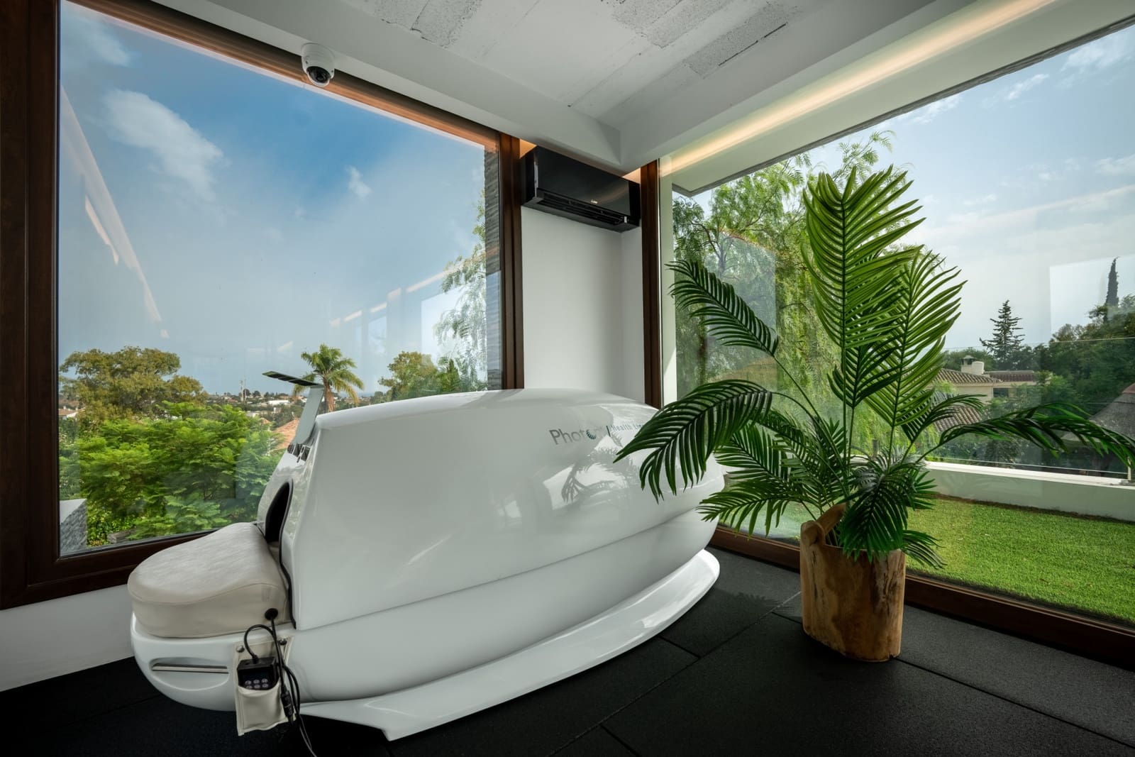 5 bedroom Villa for sale in Benahavis with pool garage - € 3,950,000 (Ref: 9245832)